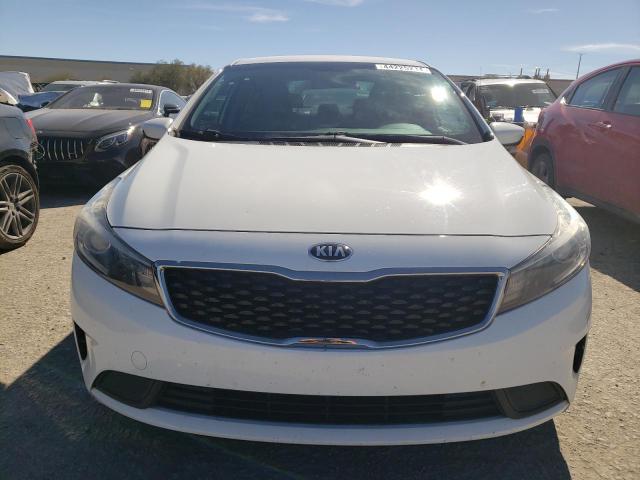 3KPFL4A79HE033876 - 2017 KIA FORTE LX WHITE photo 5