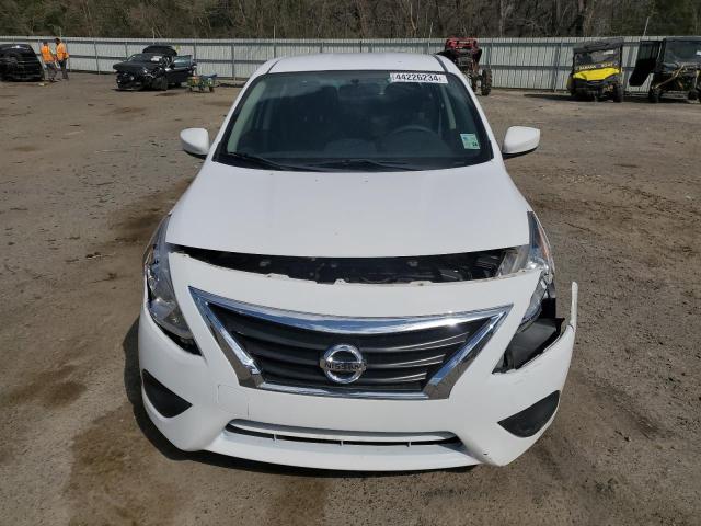 3N1CN7AP5JL883796 - 2018 NISSAN VERSA S WHITE photo 5