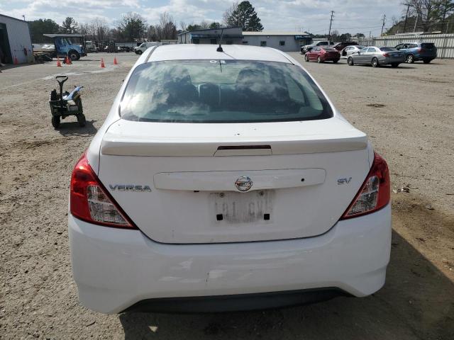 3N1CN7AP5JL883796 - 2018 NISSAN VERSA S WHITE photo 6