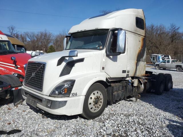 4V4NC9EH4GN938133 - 2016 VOLVO VN VNL WHITE photo 2