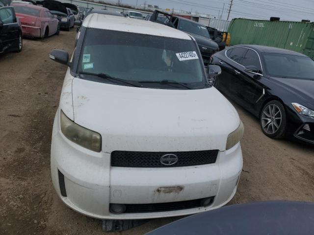 JTLKE50E881014807 - 2008 TOYOTA SCION XB WHITE photo 5