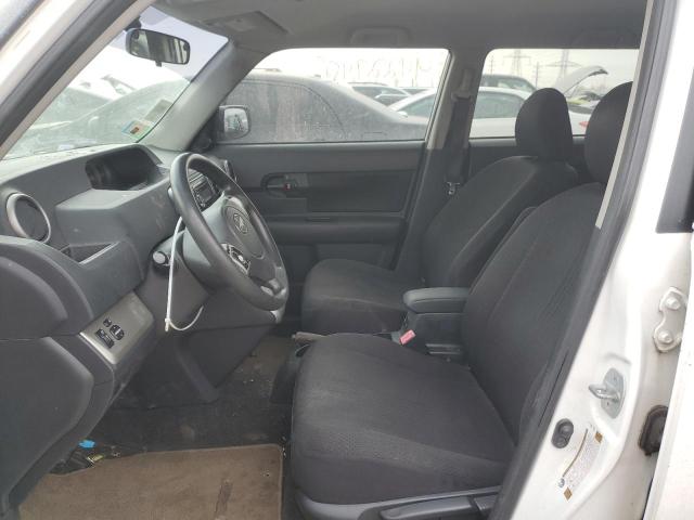 JTLKE50E881014807 - 2008 TOYOTA SCION XB WHITE photo 7