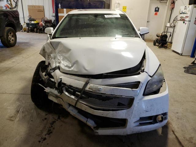 1G1ZE5E08AF142957 - 2010 CHEVROLET MALIBU LTZ თეთრი ფოტო 5