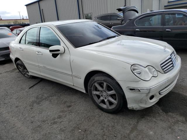 WDBRF54H97F881323 - 2007 MERCEDES-BENZ C 280 WHITE photo 4