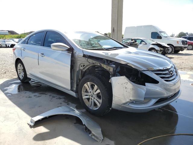 5NPEB4AC0DH555149 - 2013 HYUNDAI SONATA GLS SILVER photo 4