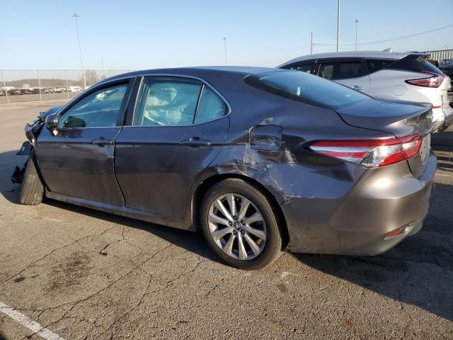 4T1B11HK6JU637580 - 2018 TOYOTA CAMRY L GRAY photo 2