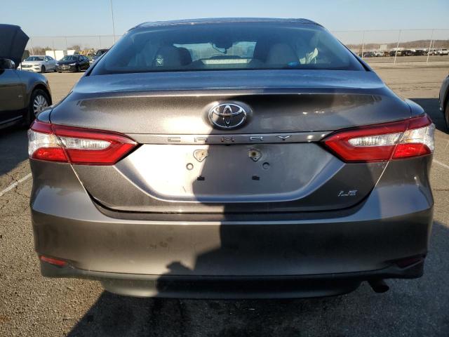 4T1B11HK6JU637580 - 2018 TOYOTA CAMRY L GRAY photo 6