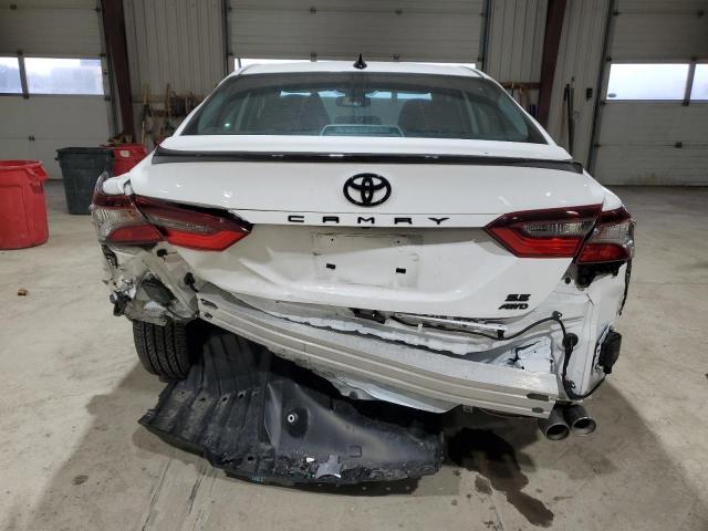 4T1T11BK4PU106156 - 2023 TOYOTA CAMRY SE NIGHT SHADE WHITE photo 6