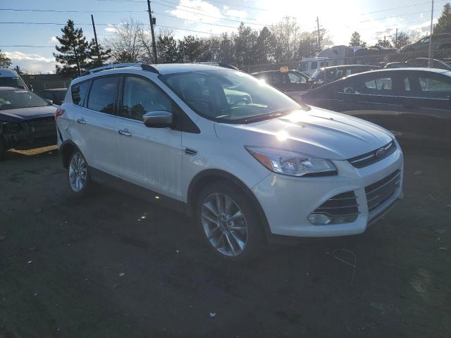 1FMCU9G95GUC43036 - 2016 FORD ESCAPE SE WHITE photo 4