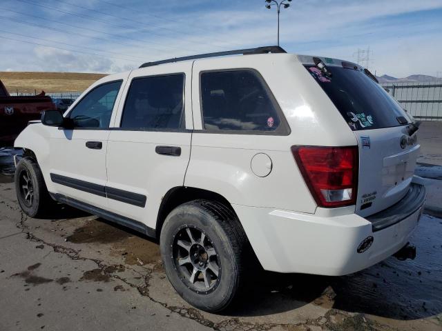 1J4HR48N86C196836 - 2006 JEEP GRAND CHER LAREDO WHITE photo 2