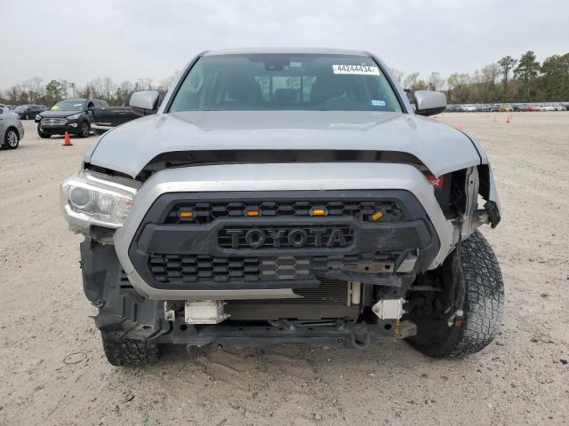 5TFAX5GN5JX130234 - 2018 TOYOTA TACOMA DOUBLE CAB SILVER photo 5