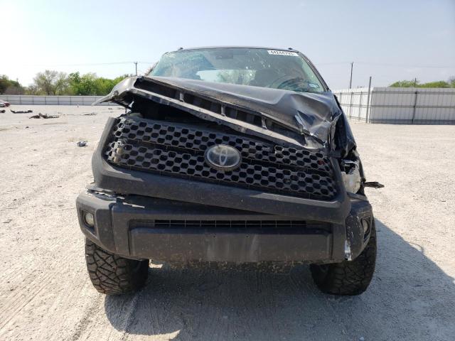 5TFDY5F13JX700160 - 2018 TOYOTA TUNDRA CREWMAX SR5 BLACK photo 5