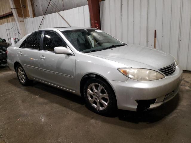 JTDBF30K950165501 - 2005 TOYOTA CAMRY LE SILVER photo 4