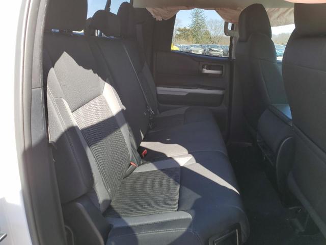 5TFUM5F12EX050447 - 2014 TOYOTA TUNDRA DOUBLE CAB SR/SR5 WHITE photo 11