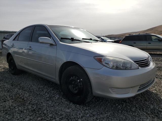 4T1BE30K35U005959 - 2005 TOYOTA CAMRY LE SILVER photo 4