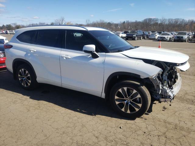 5TDHZRBH0MS546414 - 2021 TOYOTA HIGHLANDER XLE WHITE photo 4
