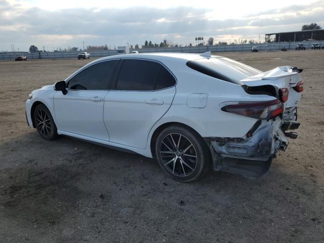 4T1T11BK2MU023272 - 2021 TOYOTA CAMRY SE WHITE photo 2