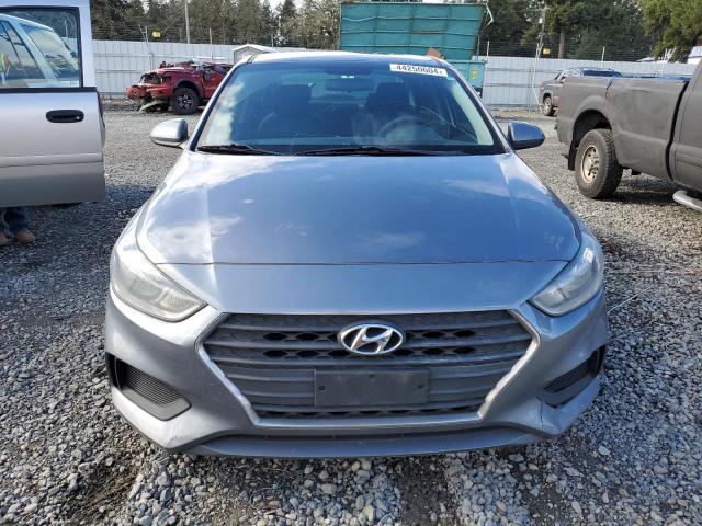 3KPC24A33JE018363 - 2018 HYUNDAI ACCENT SE GRAY photo 5