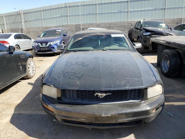 1ZVFT84N965206206 - 2006 FORD MUSTANG BLACK photo 5