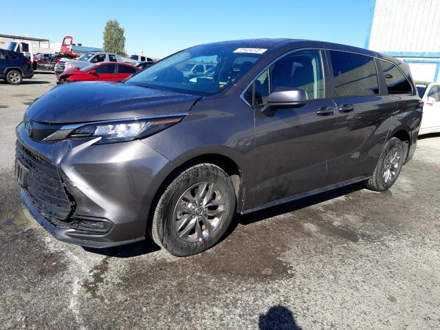 5TDKRKEC3PS160930 - 2023 TOYOTA SIENNA LE GRAY photo 1
