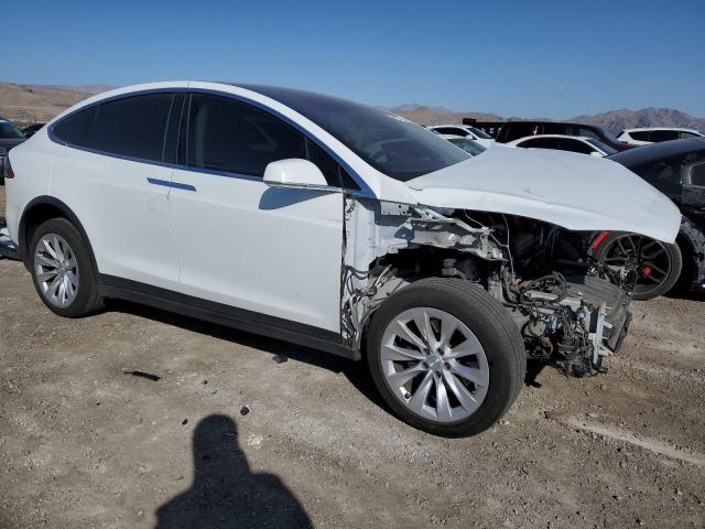 5YJXCBE21GF004842 - 2016 TESLA MODEL X WHITE photo 4