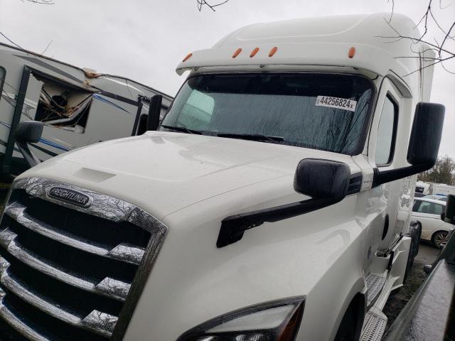 3AKJHHDR6KSLH4322 - 2019 FREIGHTLINER CASCADIA 1 WHITE photo 2