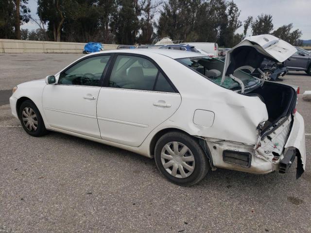 JTDBE32K720012269 - 2002 TOYOTA CAMRY LE WHITE photo 2