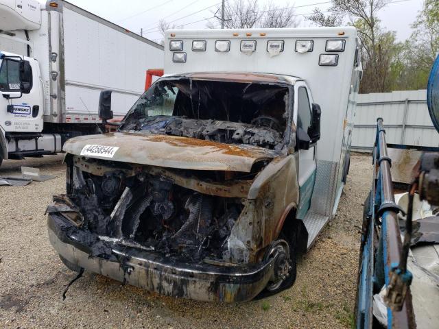 1HA6GUC75NN011555 - 2022 CHEVROLET EXPRESS G4 WHITE photo 2