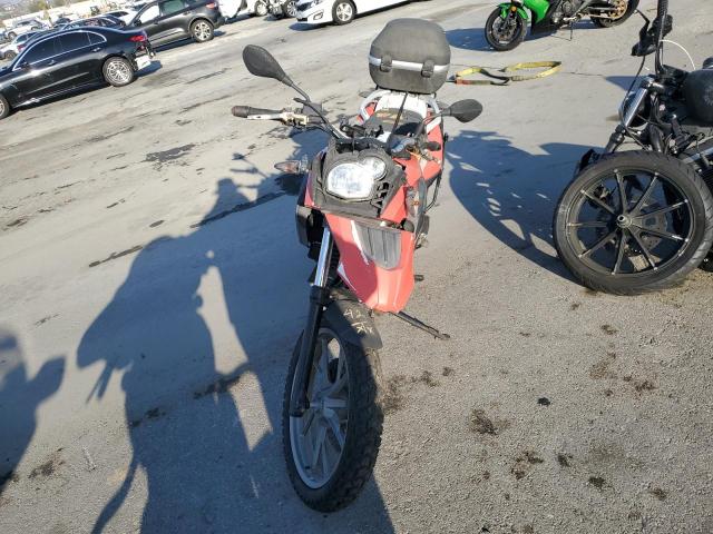 WB1018903BZY93842 - 2011 BMW G650 GS RED photo 2