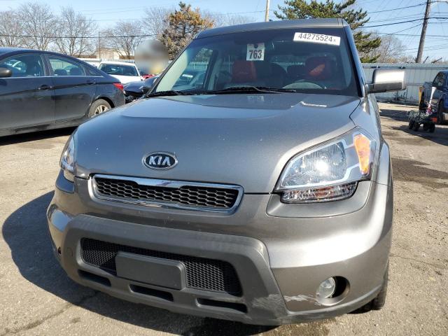 KNDJT2A23B7240130 - 2011 KIA SOUL + GRAY photo 5