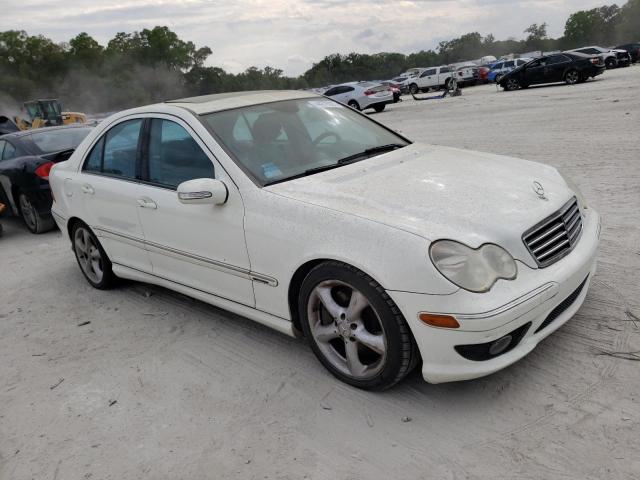 WDBRF40J55F680034 - 2005 MERCEDES-BENZ C 230K SPORT SEDAN WHITE photo 4