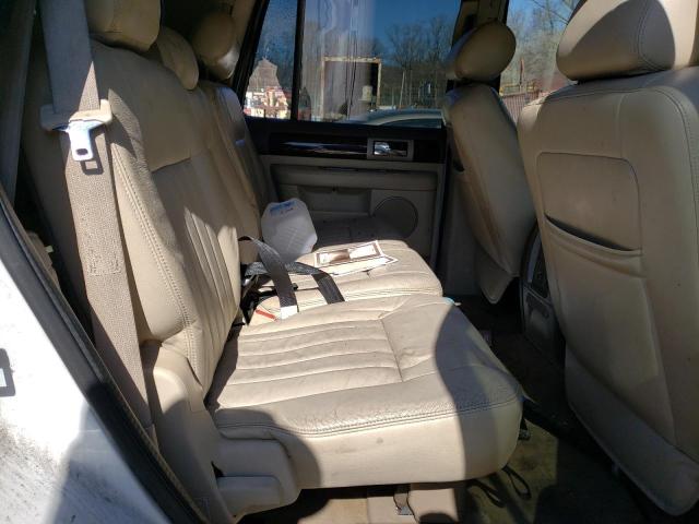5LMFU28R04LJ06085 - 2004 LINCOLN NAVIGATOR 白色 照片 11