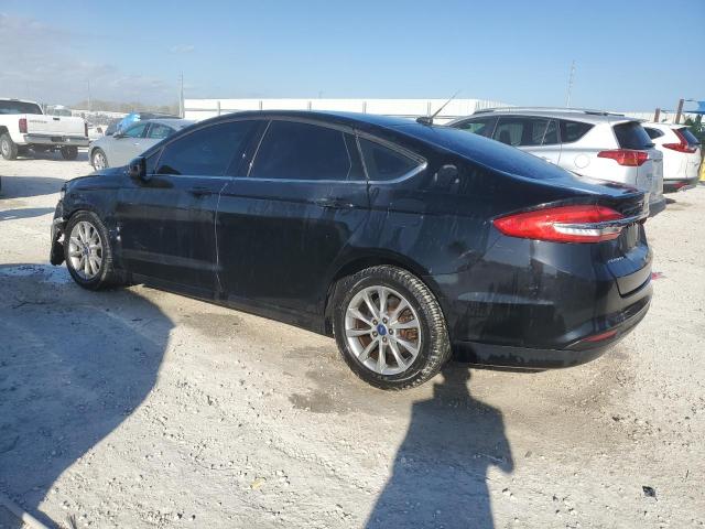 3FA6P0H77HR204254 - 2017 FORD FUSION SE BLACK photo 2