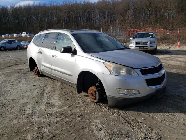 1GNLREEDXAS130912 - 2010 CHEVROLET TRAVERSE LS SILVER photo 4