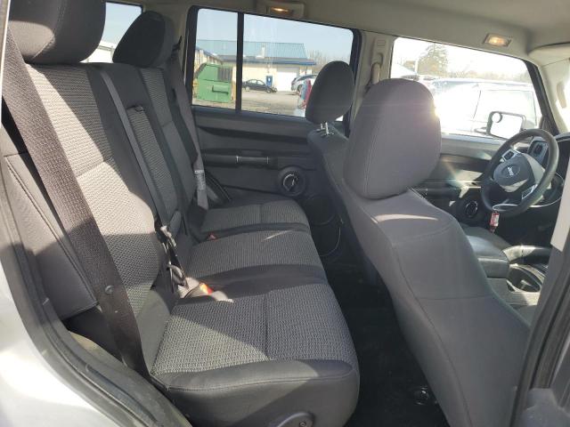 1J4RG4GK0AC128170 - 2010 JEEP COMMANDER SPORT Silber Foto 10