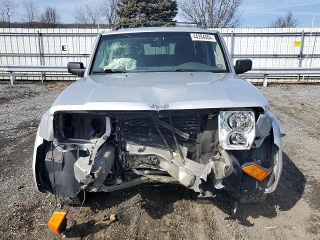 1J4RG4GK0AC128170 - 2010 JEEP COMMANDER SPORT Silber Foto 5