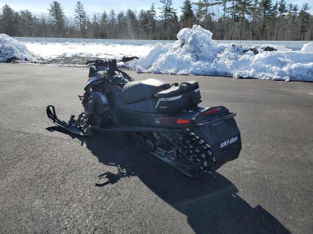 2BPSUBHB8HV000366 - 2017 SKI DOO RENEGADE BLACK photo 3