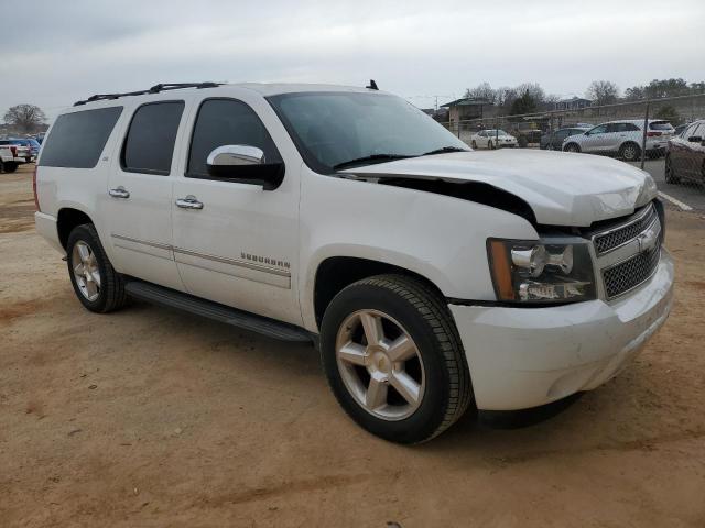 1GNSCKE04DR369201 - 2013 CHEVROLET SUBURBAN C1500 LTZ WHITE photo 4