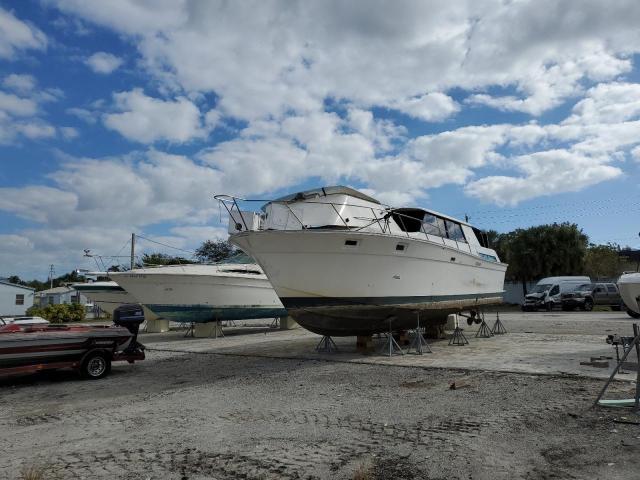 STN00009M82B - 1982 SILV BOAT WHITE photo 2