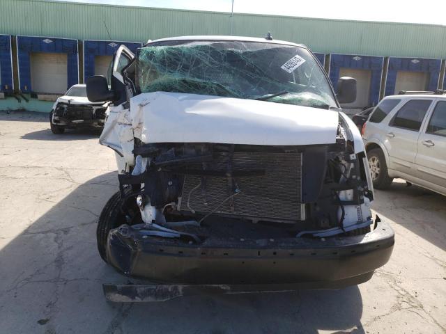 1GTZ7HFG0L1185901 - 2020 GMC SAVANA G3500 WHITE photo 5