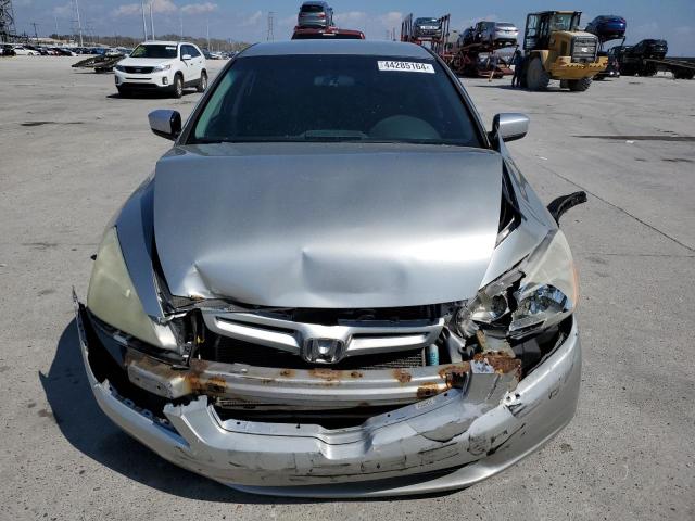 1HGCM56405A114933 - 2005 HONDA ACCORD LX GRAY photo 5