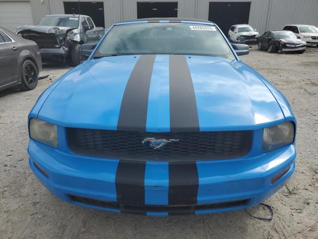 1ZVFT84N955197652 - 2005 FORD MUSTANG BLUE photo 5