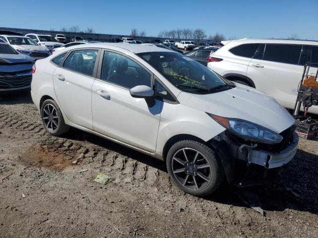 3FADP4BJXJM143519 - 2018 FORD FIESTA SE WHITE photo 4