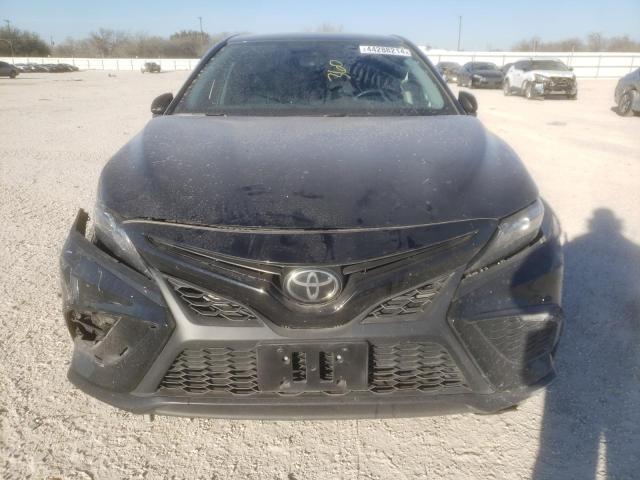 4T1G11AK8PU794780 - 2023 TOYOTA CAMRY SE NIGHT SHADE BLACK photo 5