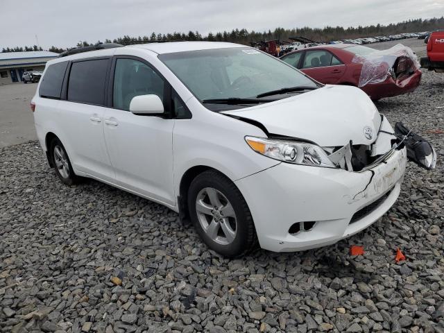 5TDKZ3DC6HS864371 - 2017 TOYOTA SIENNA LE WHITE photo 4