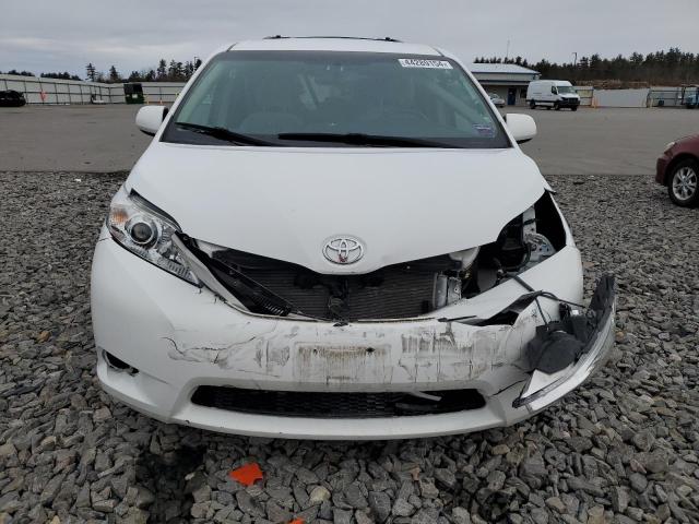 5TDKZ3DC6HS864371 - 2017 TOYOTA SIENNA LE WHITE photo 5