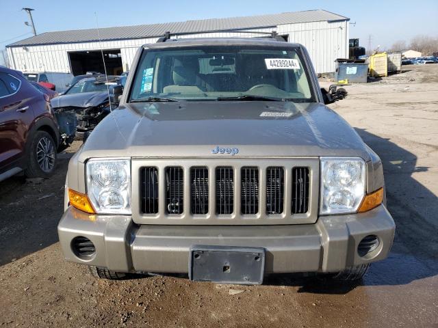 1J8HG48K26C192596 - 2006 JEEP COMMANDER TAN photo 5