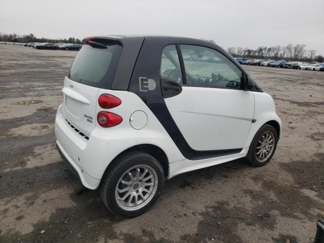 WMEEJ9AAXEK763817 - 2014 SMART FORTWO TWO TONE photo 3