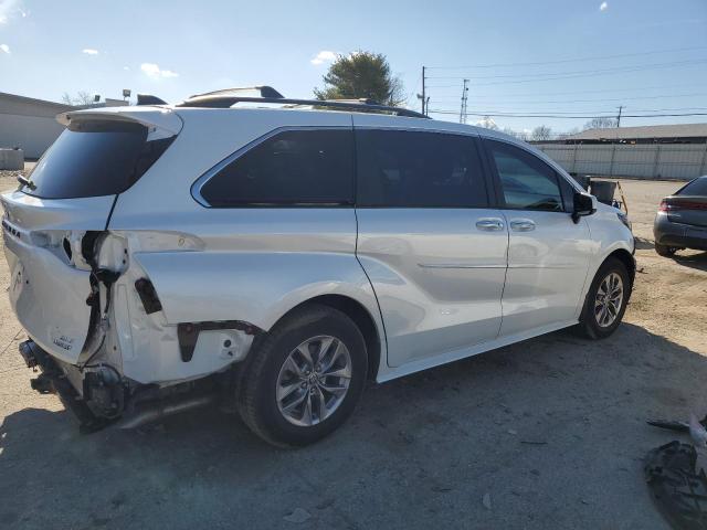 5TDYRKEC9NS078952 - 2022 TOYOTA SIENNA XLE WHITE photo 3