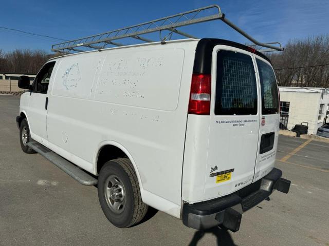 1GCWGAFG3L1269138 - 2020 CHEVROLET EXPRESS G2 WHITE photo 2